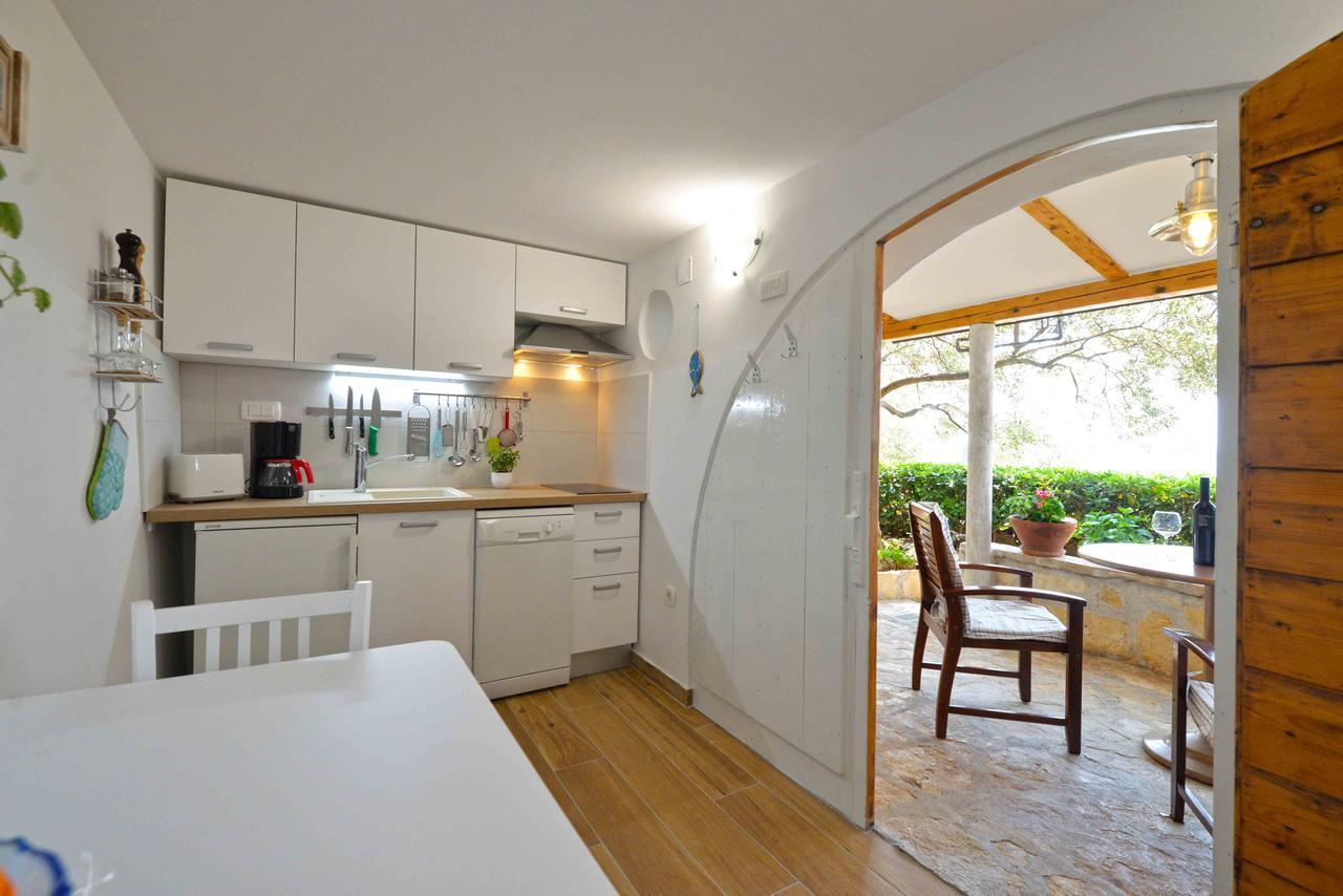 Sea Side Apartment Murter Buitenkant foto