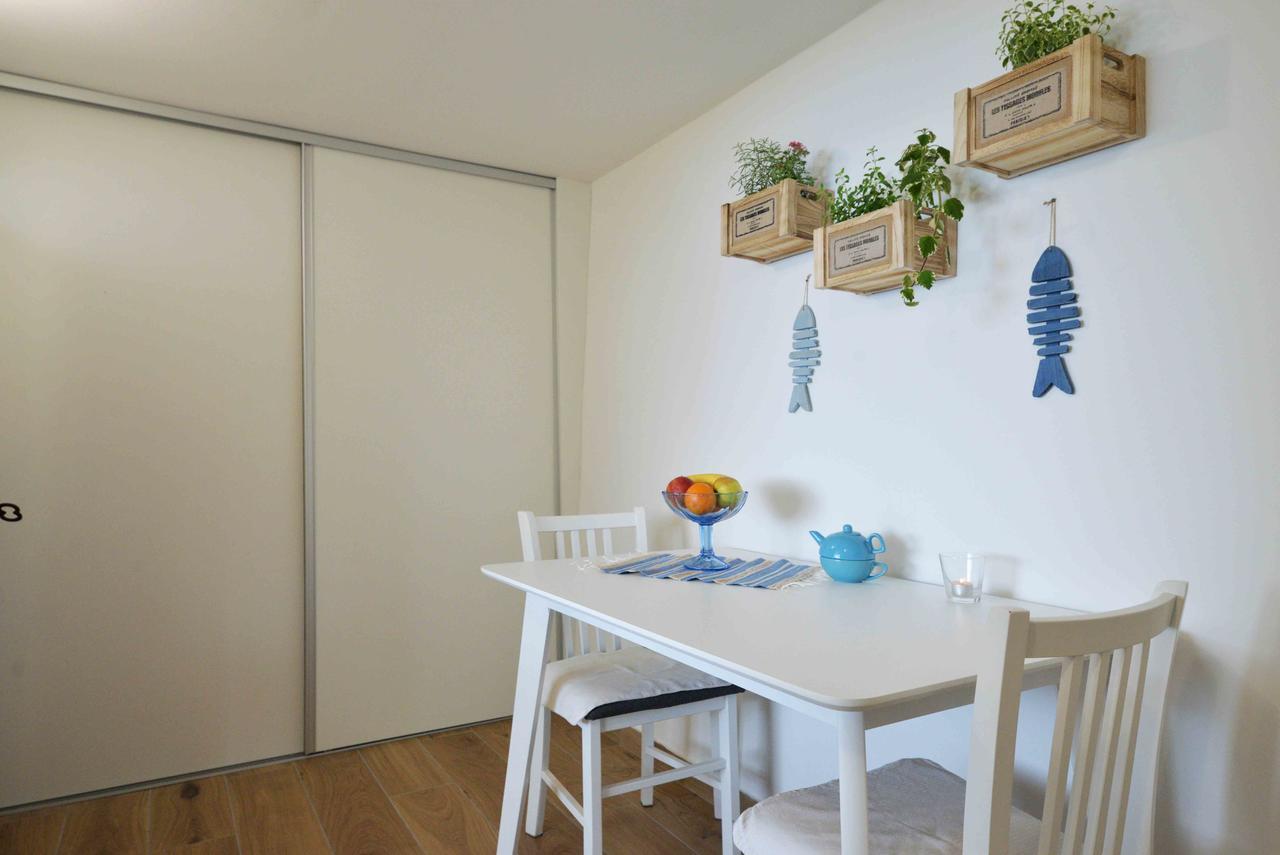 Sea Side Apartment Murter Buitenkant foto