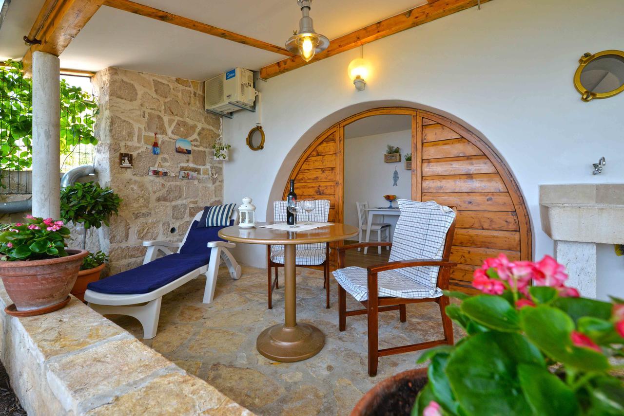 Sea Side Apartment Murter Buitenkant foto