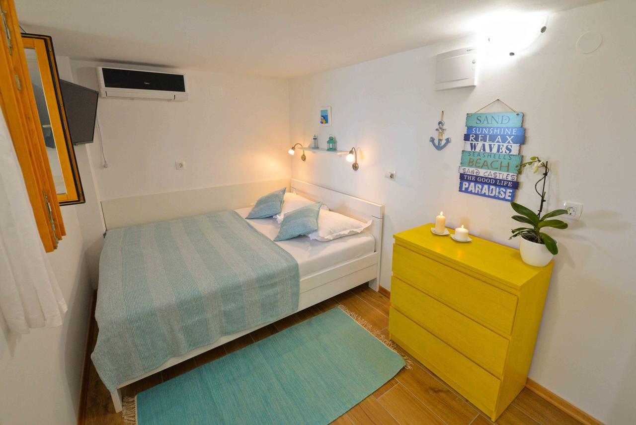 Sea Side Apartment Murter Buitenkant foto