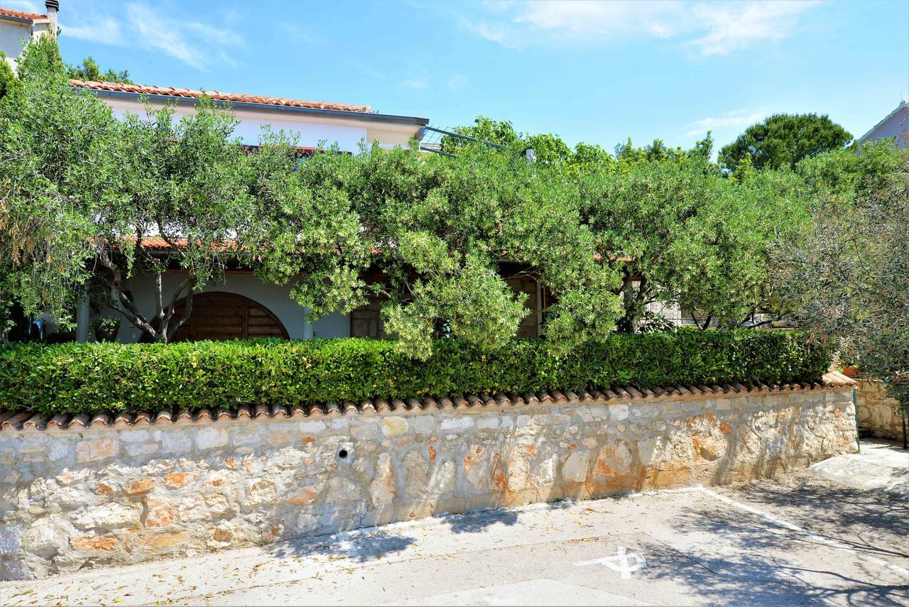 Sea Side Apartment Murter Buitenkant foto
