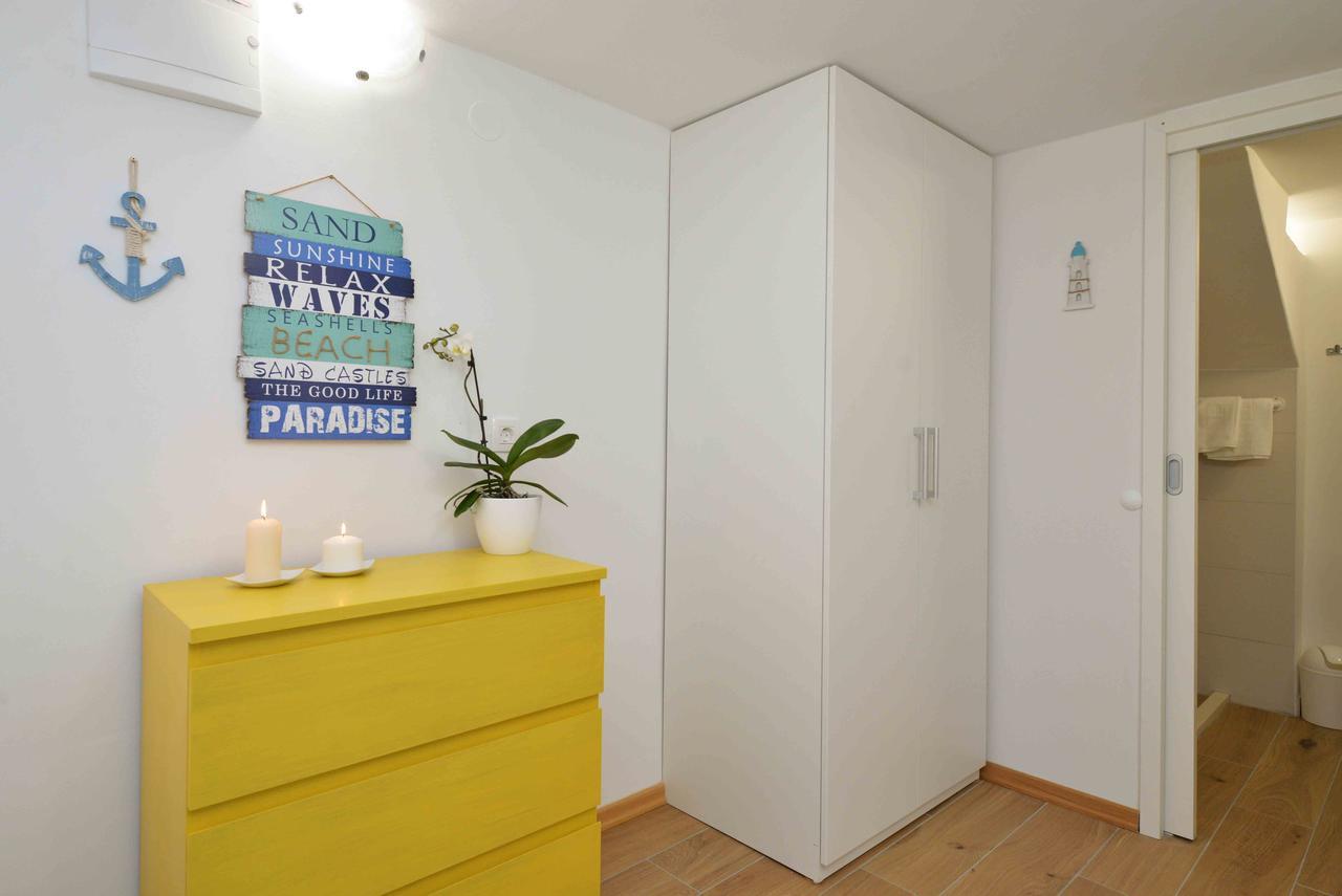 Sea Side Apartment Murter Buitenkant foto